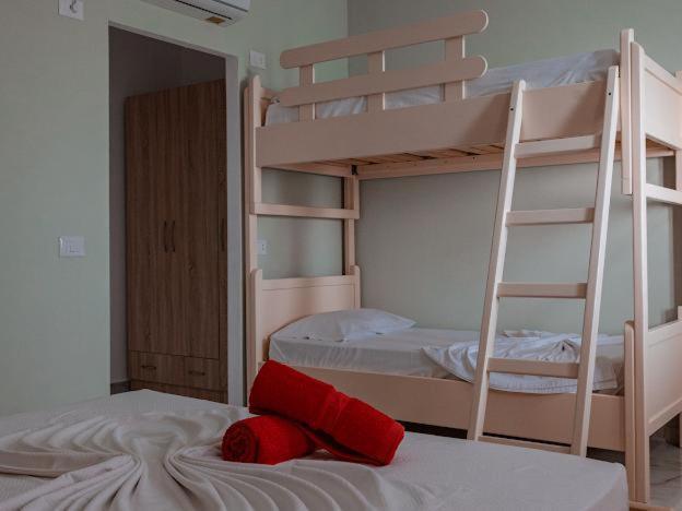 Plazhi Gjeneralit - Small Cabins - Bungalows - Apartaments - Villas - Suite Kavaje Exterior photo