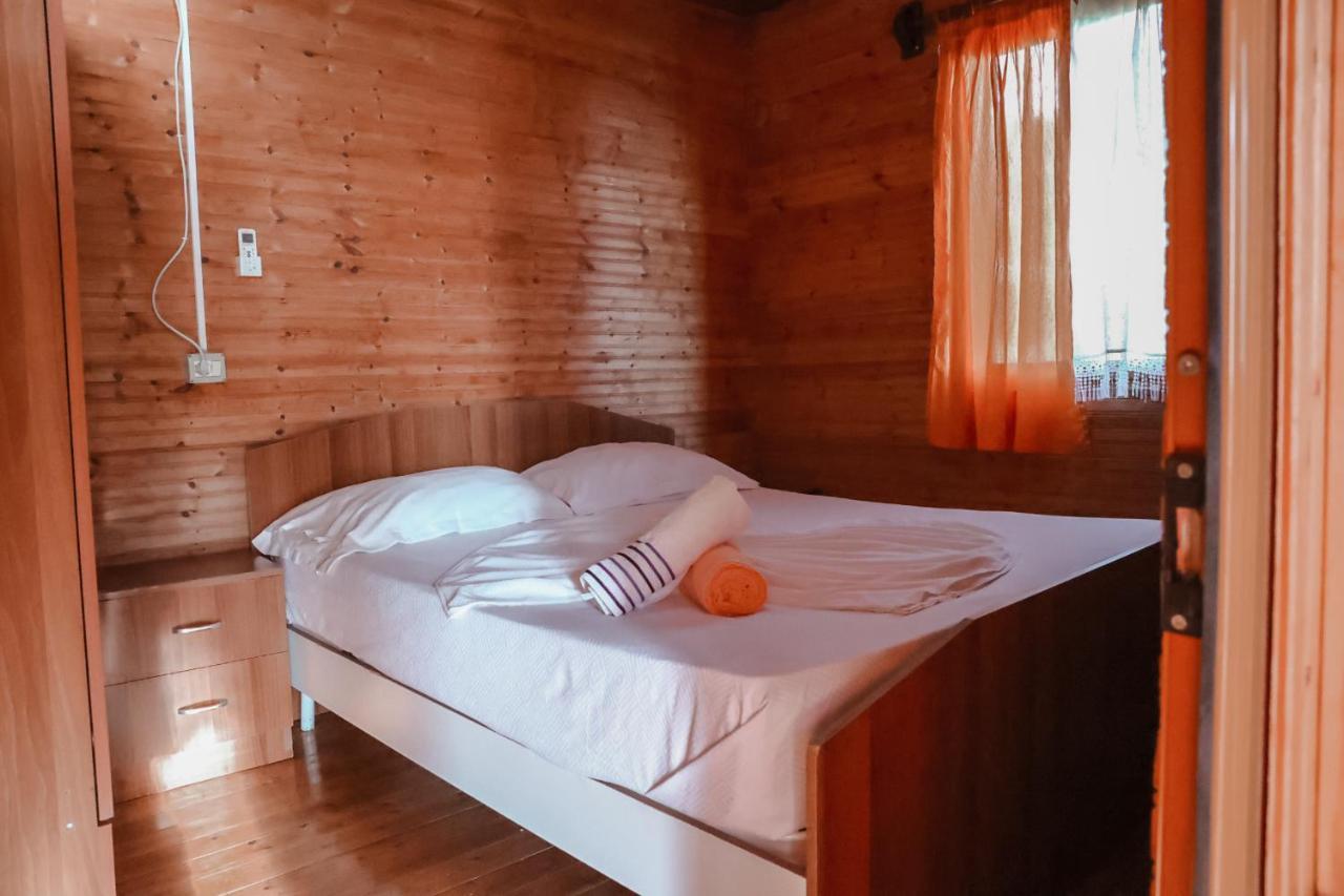 Plazhi Gjeneralit - Small Cabins - Bungalows - Apartaments - Villas - Suite Kavaje Exterior photo