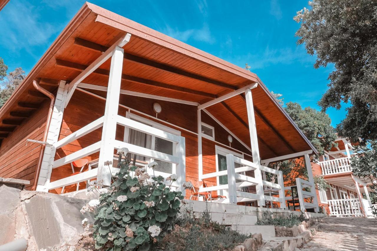 Plazhi Gjeneralit - Small Cabins - Bungalows - Apartaments - Villas - Suite Kavaje Exterior photo