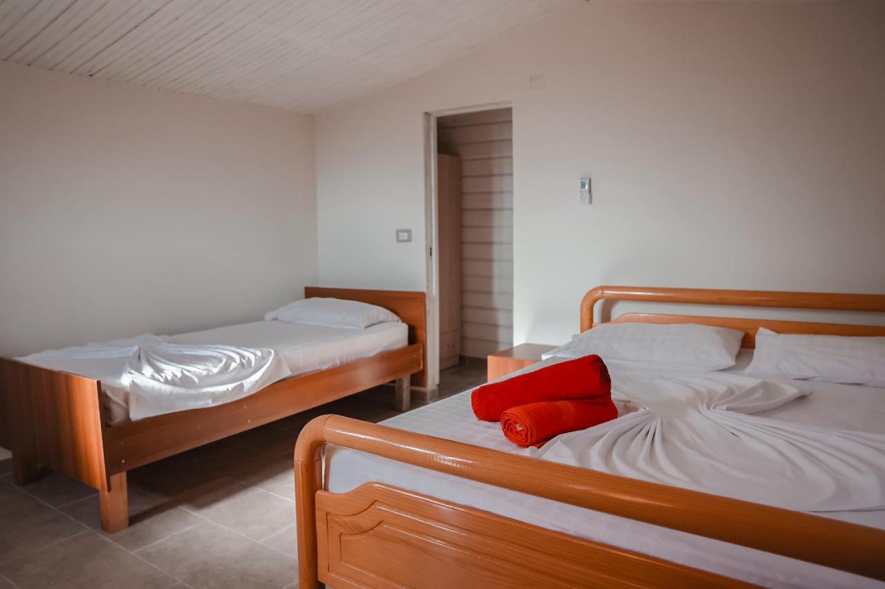 Plazhi Gjeneralit - Small Cabins - Bungalows - Apartaments - Villas - Suite Kavaje Exterior photo