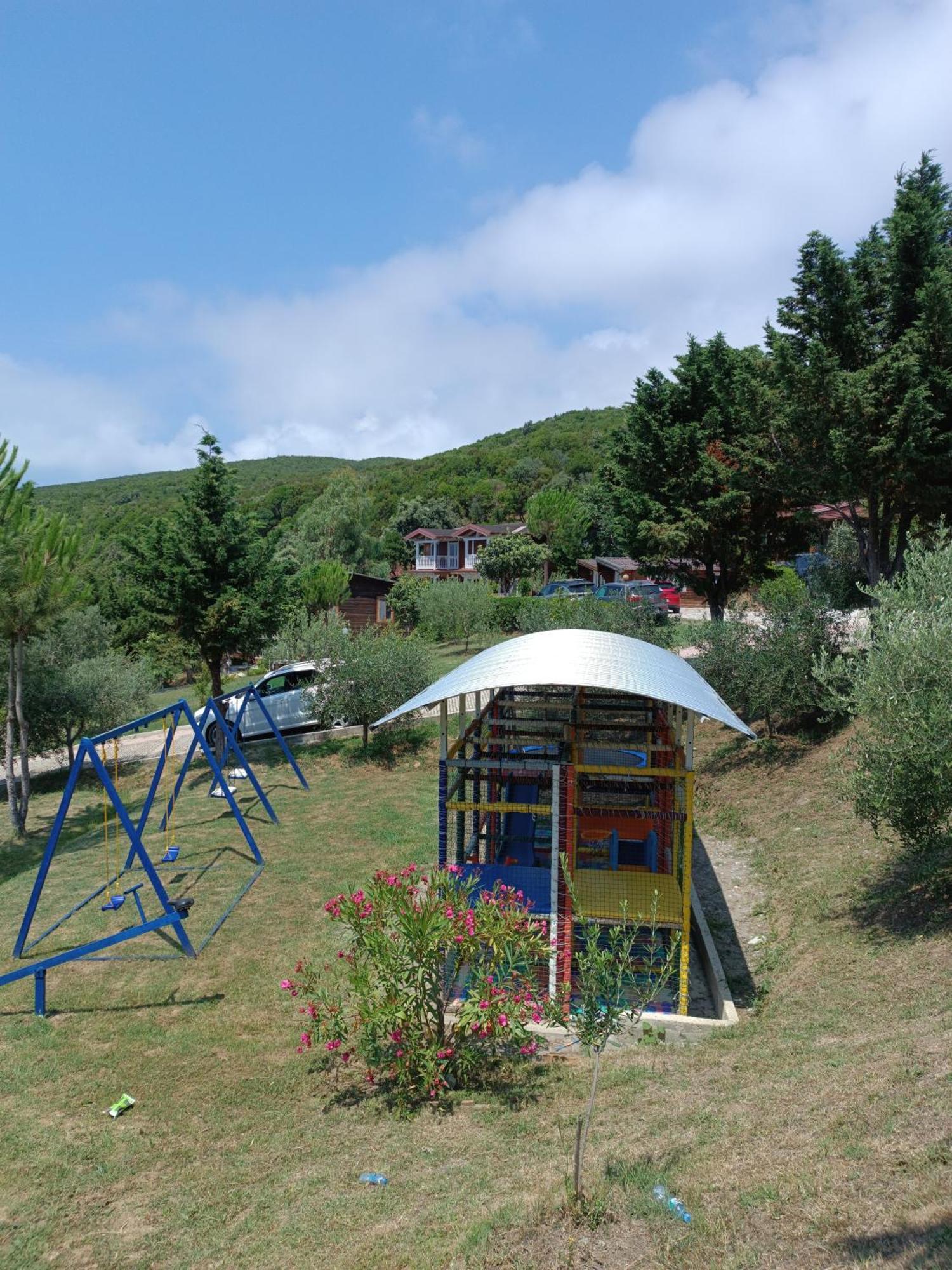 Plazhi Gjeneralit - Small Cabins - Bungalows - Apartaments - Villas - Suite Kavaje Exterior photo