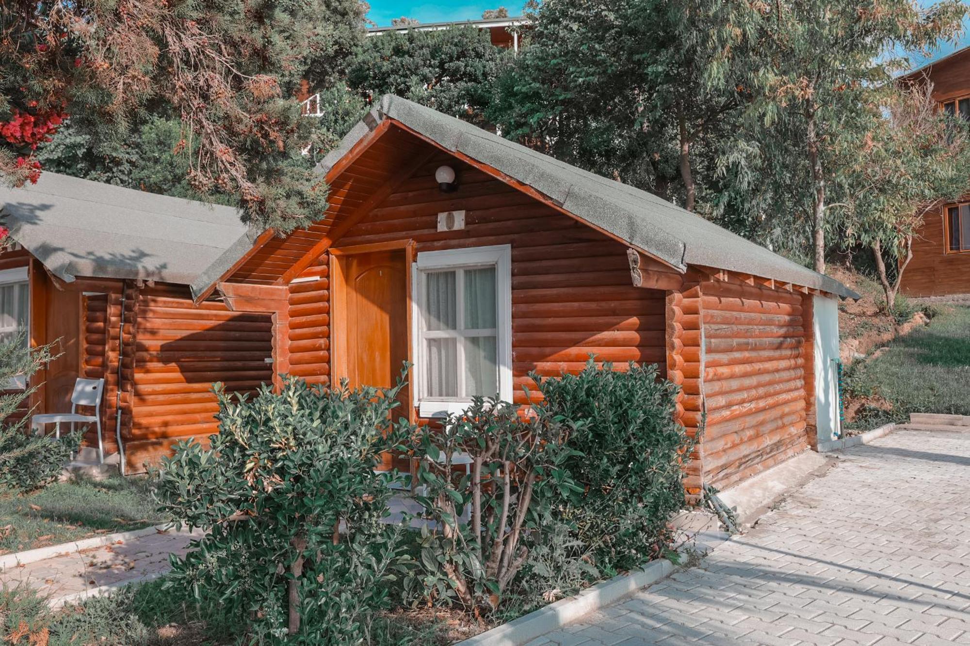 Plazhi Gjeneralit - Small Cabins - Bungalows - Apartaments - Villas - Suite Kavaje Exterior photo