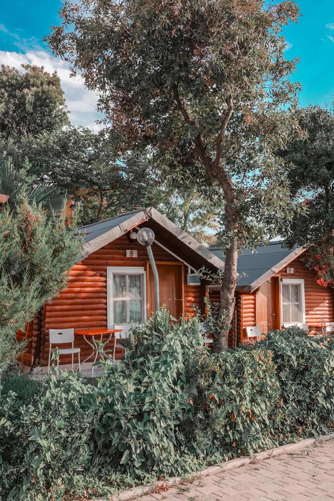 Plazhi Gjeneralit - Small Cabins - Bungalows - Apartaments - Villas - Suite Kavaje Exterior photo
