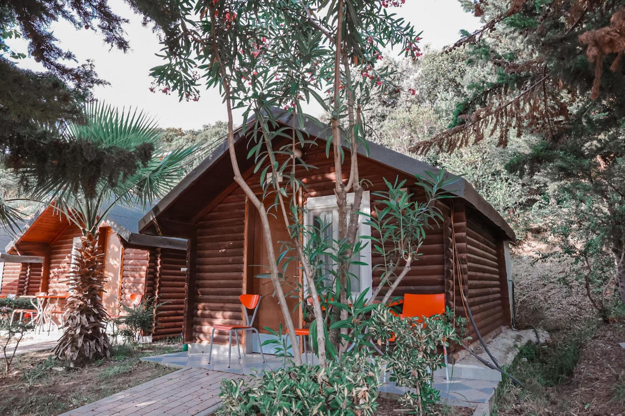 Plazhi Gjeneralit - Small Cabins - Bungalows - Apartaments - Villas - Suite Kavaje Exterior photo